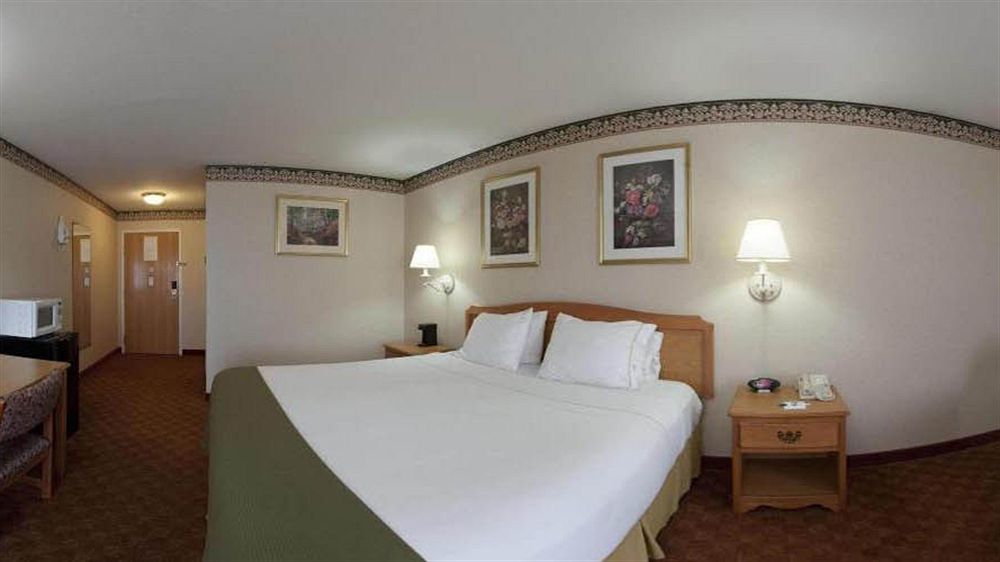 Express & By Ihg Wauseon