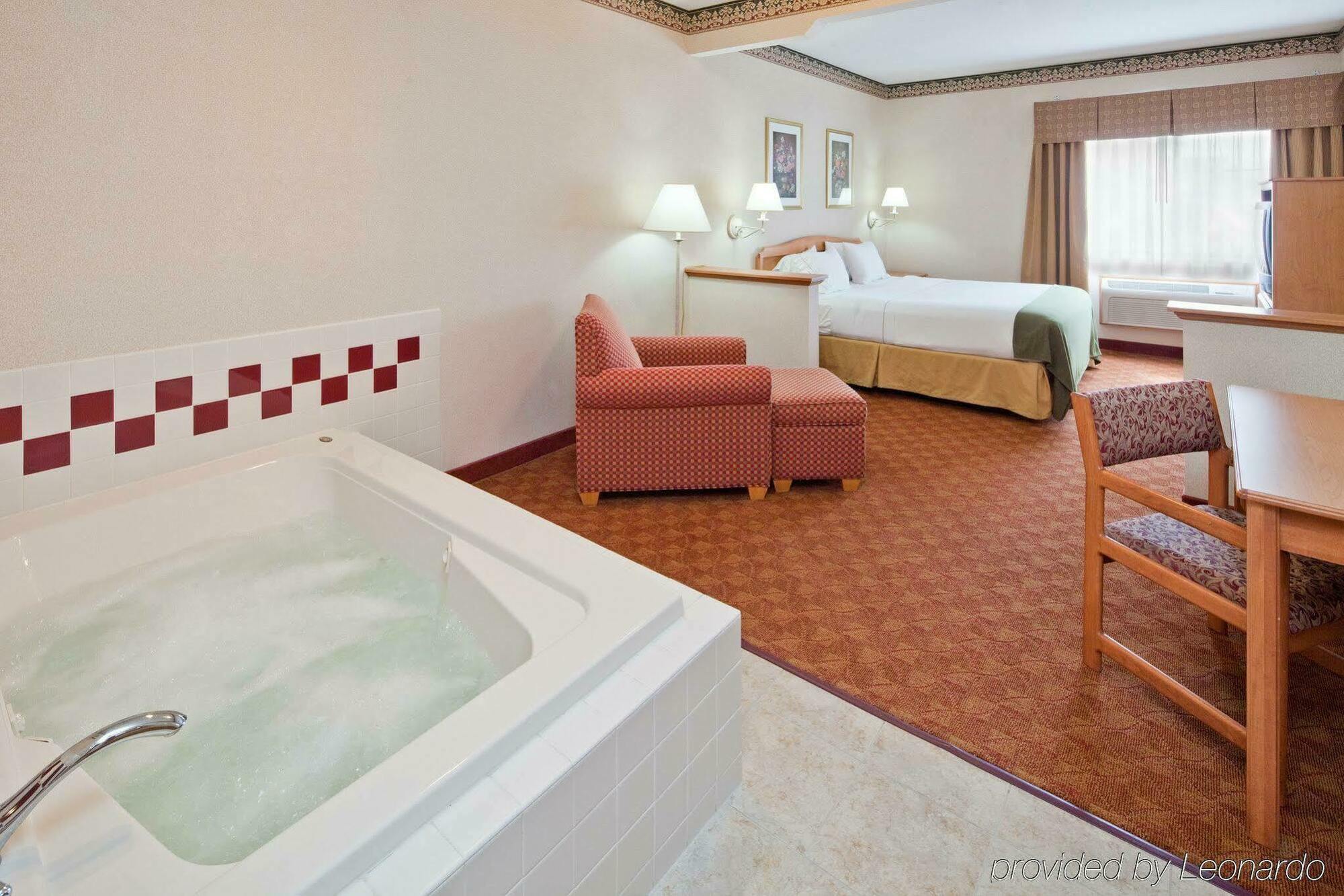 Hotel Express & By Ihg 2*