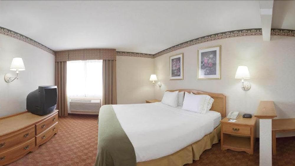 Express & By Ihg Hotel 2*