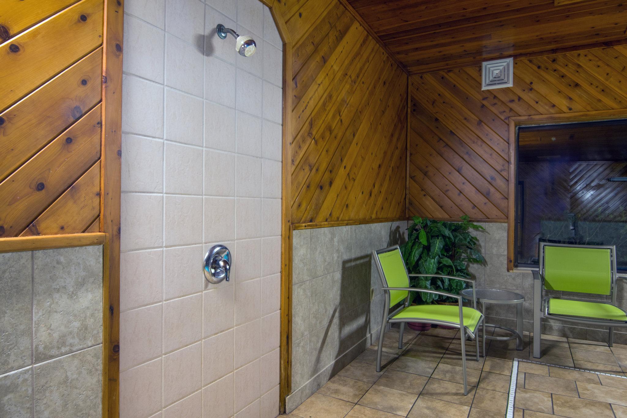 Express & By Ihg 2* Wauseon